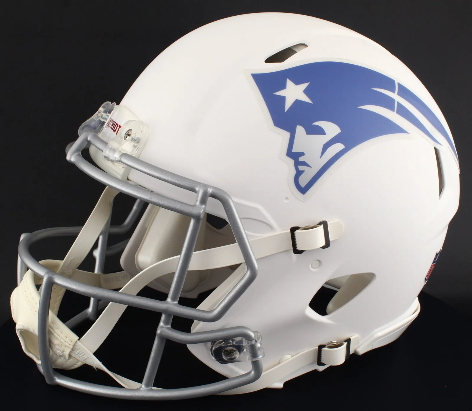 New England Patriots Riddell Authentic Speed Football Helmet – 2025 Rivalries